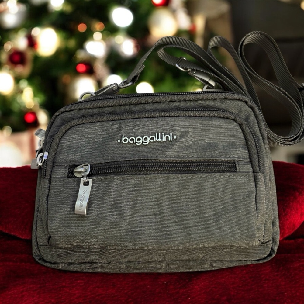 NWT Baggallini Triple Zip Crossbody Bag